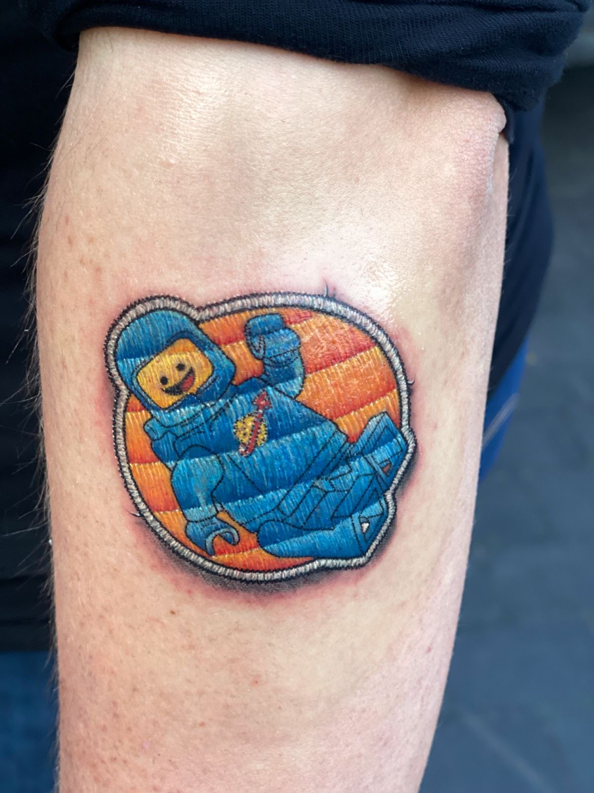 Anker-und-Herz-Tattoo im Patch-Look